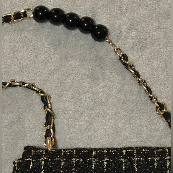 BADGLEY MISCHKA Textured Messenger Bag-Black (NWT)